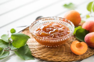 Kayısı ve taze kayısı reçeli Ahşap Arkaplan