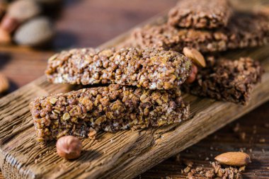 arious healthy granola bar (müsli veya mısır gevreği bar). Enerji, spor, kahvaltı ve protein barları.