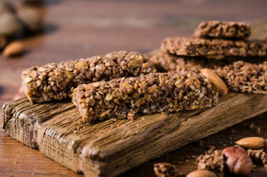 arious healthy granola bar (müsli veya mısır gevreği bar). Enerji, spor, kahvaltı ve protein barları.