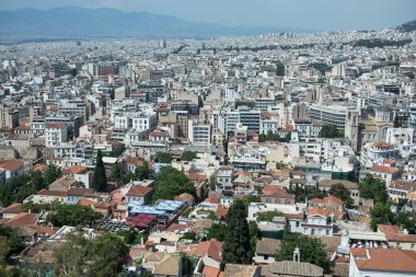 Atina, Yunanistan. Akropolis ve Parthenon tapınağı, dönüm noktası. Lycabettus Tepesi 'nden antik manzara hala duruyor. Şehir manzarası, mavi deniz ve gökyüzü arkaplanı
