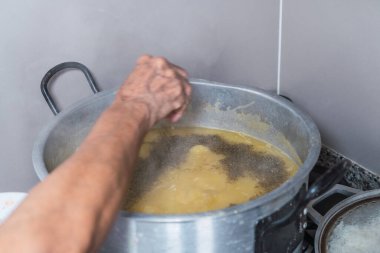 Taze sebzeli Tavuk Eriştesi Çorbası