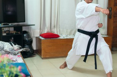 Siyah kuşak karate kızla
