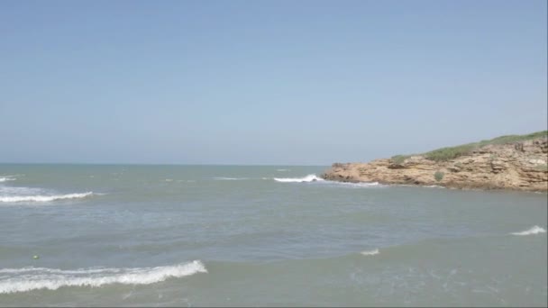 Vista Aérea Playa Contra Cielo Azul Vídeo Tomado Guajira Colombia — Vídeo de stock