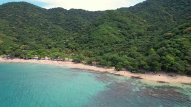 Tayrona Ulusal Parkı, Kolombiya. Deniz ve sahil. Hava görünümü.