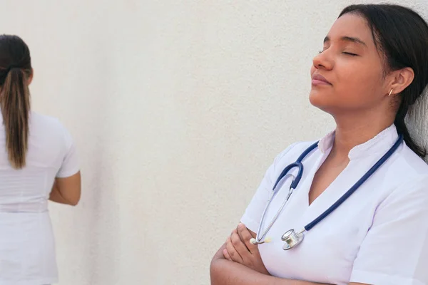 Frustrated Nurse Leaning Wall — Stockfoto