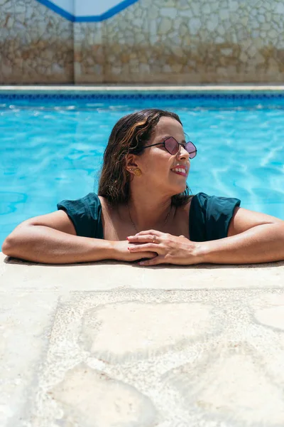 Woman Sunglasses Bikini Relaxing Sunny Swimming Pool —  Fotos de Stock