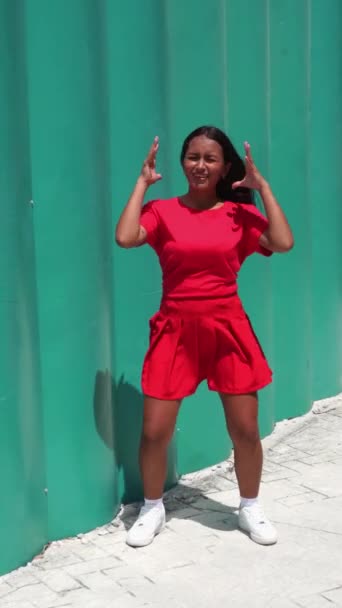 Confident Black Woman Dancing Street — Stok video