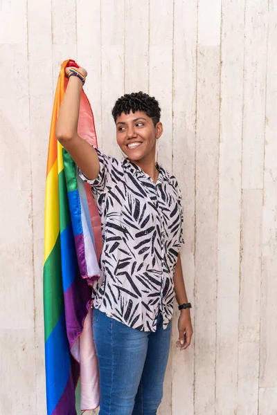 Hispanic Woman Holding Gay Pride Flag Support Gay Pride Street — 图库照片