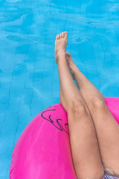 Beautiful Woman Legs Sunbathing Swimming Pool —  Fotos de Stock