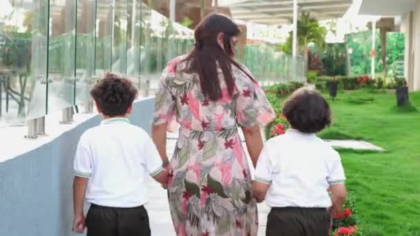Mother Her Children Leaving Home School — Vídeo de Stock