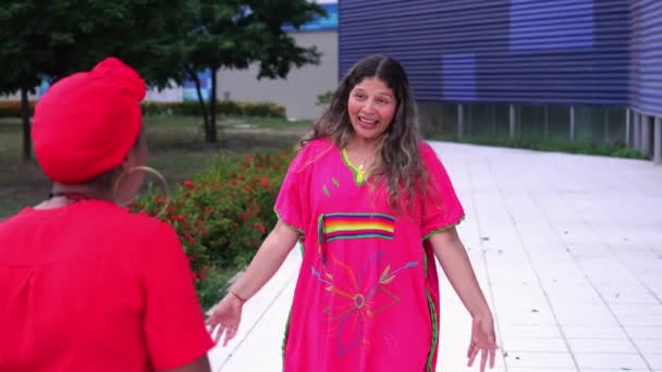 Two Latina Women Meet Hug Smile — Stockvideo