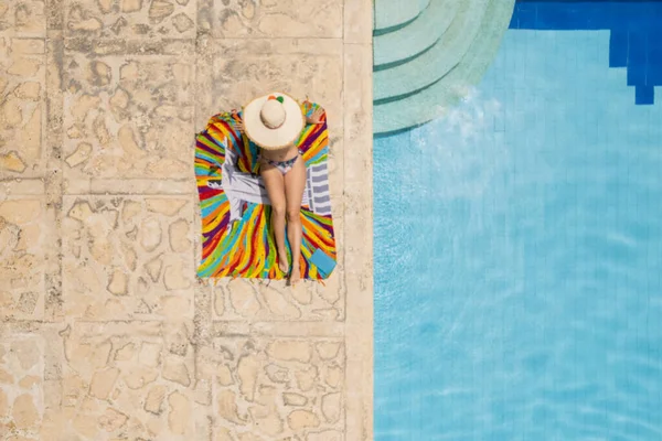 Young Woman Swimsuit Sunbathing Pool Shore Summer — Stockfoto