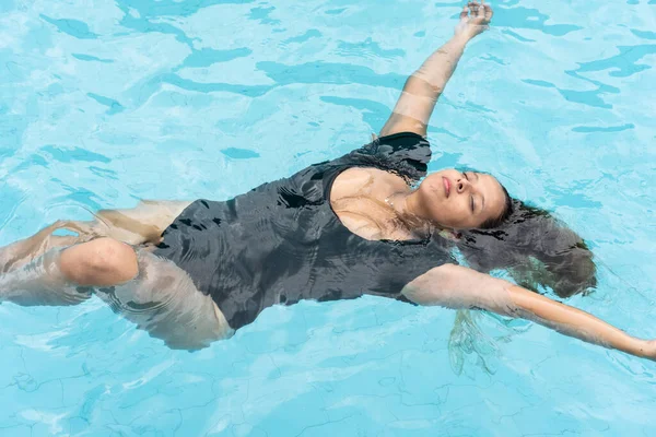 Serene Woman Green Bikini Floating Sunny Summer Pool —  Fotos de Stock