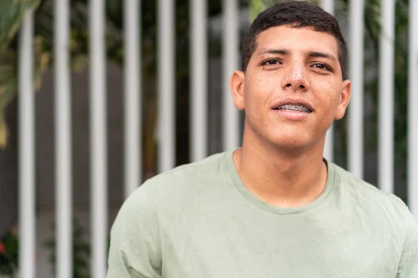 Outdoor Portrait Man Freckles City Street — Foto Stock