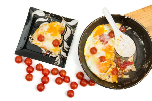 Uova con pomodorini in una padella — Foto Stock