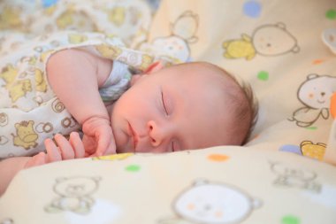 sevimli uyuyan bebek çocuk