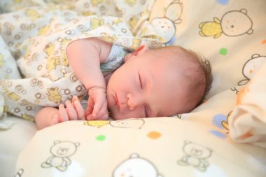 sevimli uyuyan bebek çocuk