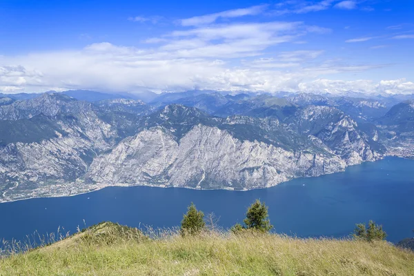 Úžasný výhled na jezero garda — Stock fotografie