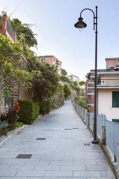 Picturesque narrow alley — Stock Photo, Image