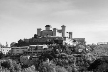 Spoleto 'nun umbria' daki muhteşem siyah beyaz kalesi