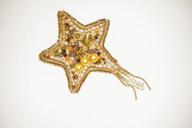 Yıldız, elmastan yapılmış kuyruklu yıldız, beyaz izole edilmiş.