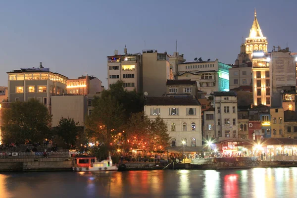 Eminonu, İstanbul, Türkiye-Eylül-Pazar-2021: Türkçe 'de 
