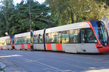 Ayasofya Metro, İstanbul, Türkiye-Eylül-Pazar-2021: Metroda seyahat eden turistler