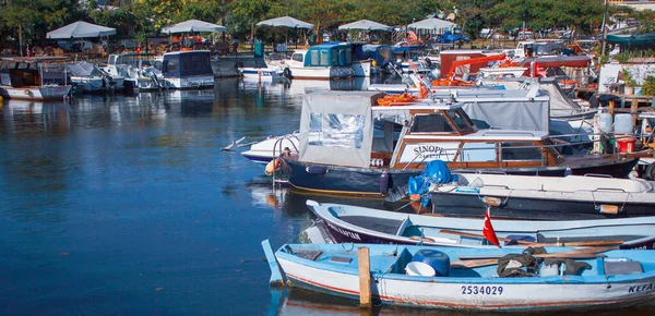 Kuukcekmece Istanbul Turkey July Wednesday 2021 Fishing Boats Waiting Shore — Stock Photo, Image