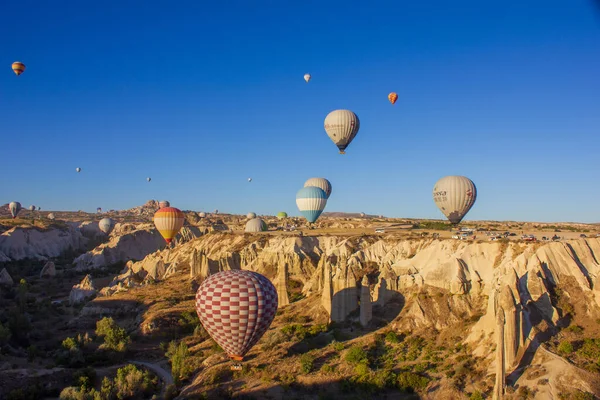Каппечия Невшехир Турция Сентябрь 2021 Голубое Небо Воздушные Шары Сказочные — стоковое фото