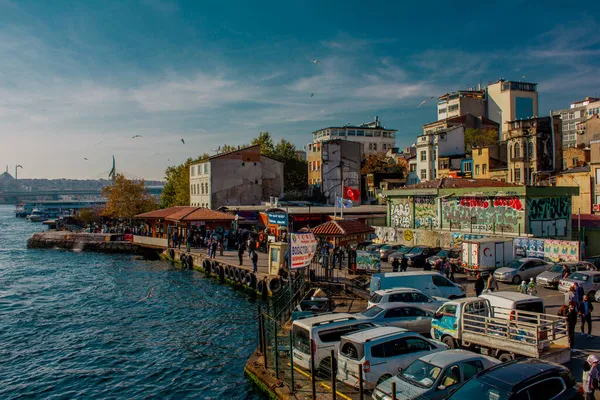 Eminonu Istanbul Turecko Říjen Sobota 2021 Zataženo Zaparkované Auta Lidé — Stock fotografie