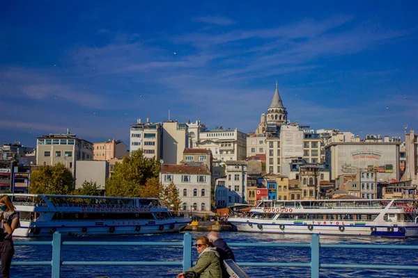 Eminonu Istanbul Turecko Říjen Sobota 2021 Dva Staří Lidé Sedící — Stock fotografie