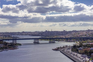 Eyp, İstanbul, Türkiye-Ekim-Çarşamba-2021: Altın Boynuz manzarası. Pierre Loti Hill 'den şehir manzarası. Üst görünüm
