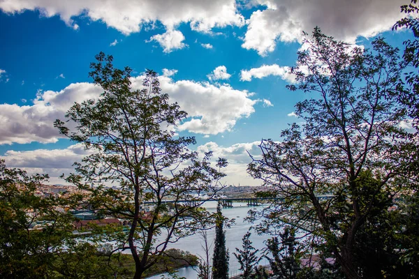 Eyp, İstanbul, Türkiye-Ekim-Çarşamba-2021: Altın Boynuz manzarası. Pierre Loti Hill 'den şehir manzarası. Üst görünüm