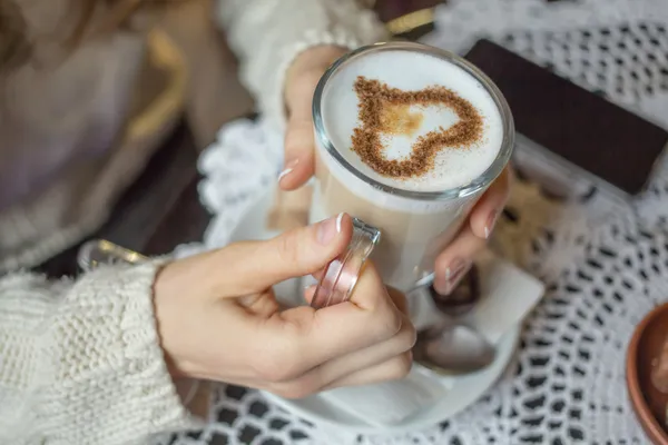 Tasse de café avec forme de coeur — Photo