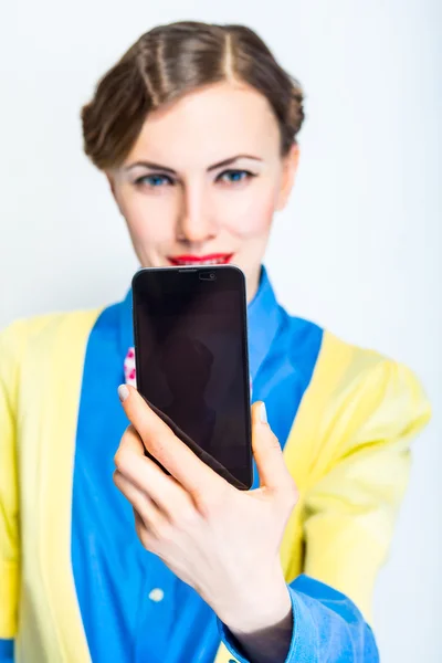 Žena používající mobil — Stock fotografie