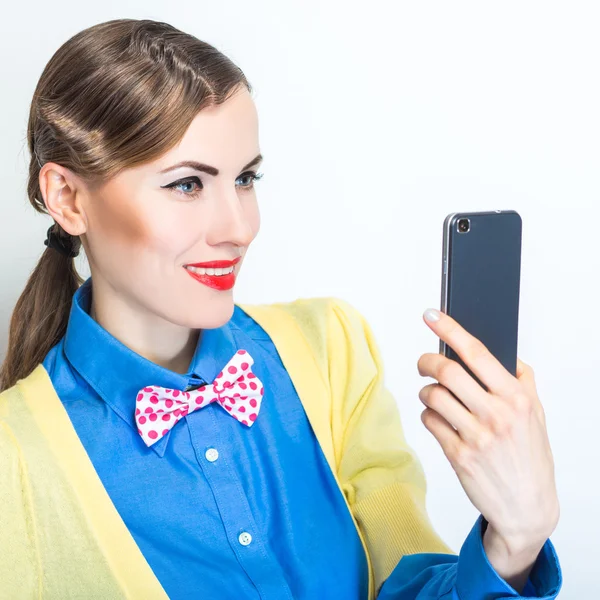 Feliz sonriente exitosa mujer de negocios con teléfono celular — Foto de Stock