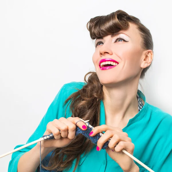 Woman knitting — Stock Photo, Image