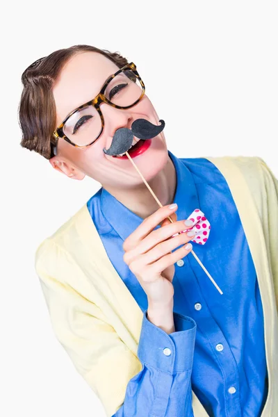 Amuzant fată drăguță cu mustață falsă — Fotografie, imagine de stoc