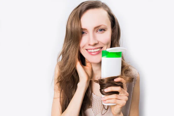 Mujer con cosmética orgánica para el cabello —  Fotos de Stock