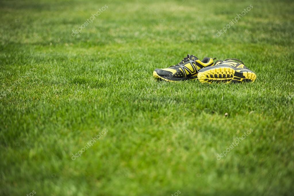 shoes for running on grass