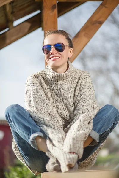 Vrije gelukkig natuurlijke vrouw — Stockfoto