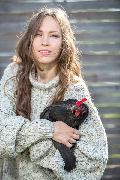 Mujer primavera romántica en el pueblo —  Fotos de Stock