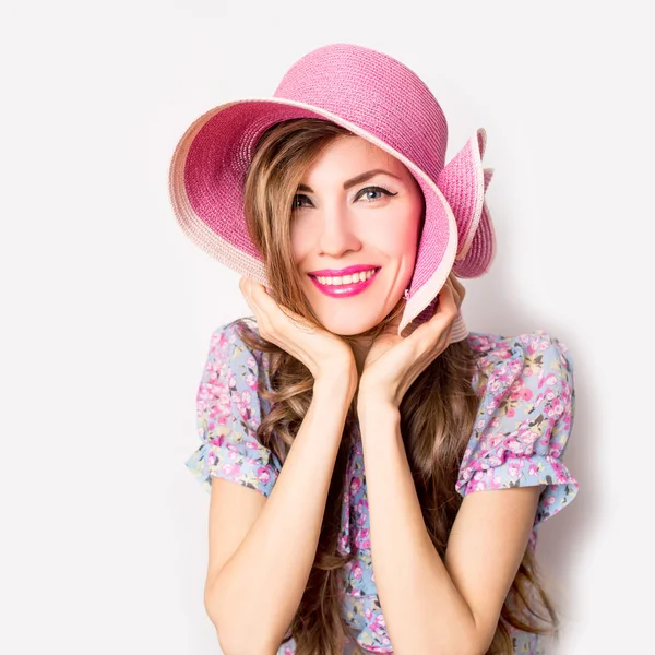 Mujer usando sombrero — Foto de Stock