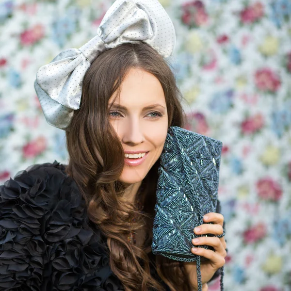 Frau mit Handtasche — Stockfoto