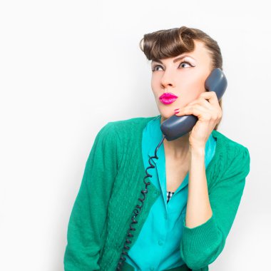 kadının telefon görüşmesi