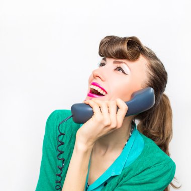 mutlu kadın telefon konuşma