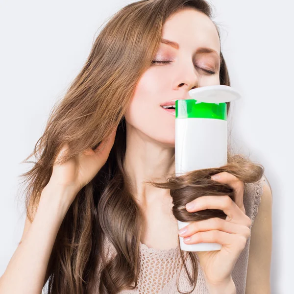 Beautiful woman with shampoo — Stock Photo, Image