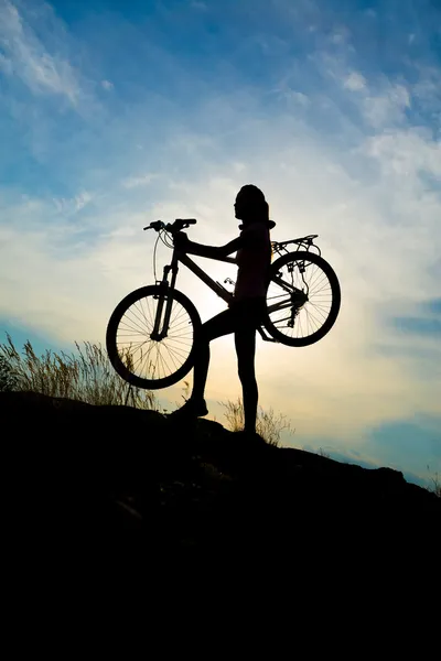 Fietser vrouw silhouet — Stockfoto