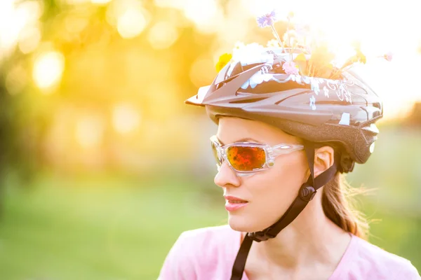 Vrouw fietser portret — Stockfoto