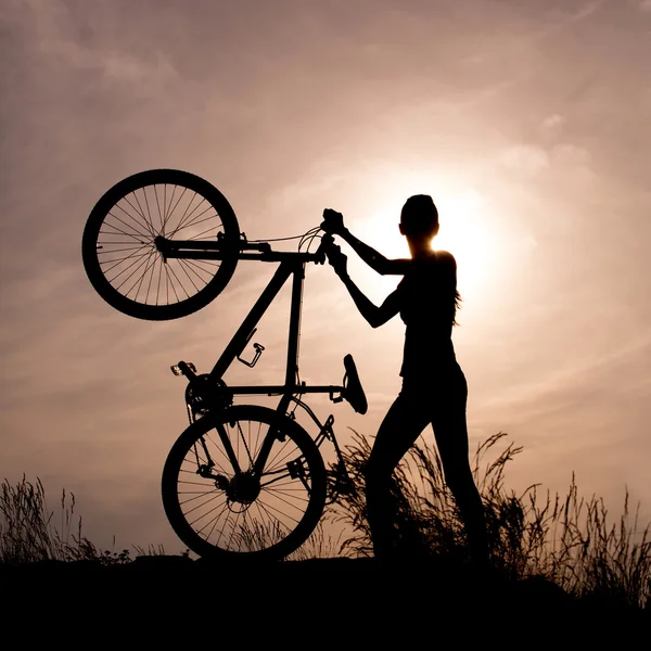 Turista y bicicleta — Foto de Stock